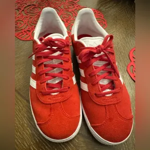 Adidas Red Gazelle Shoes Youth 6 / Women’s 8