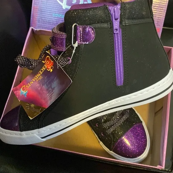 Disney Signed Descendants High Top Sneakers Girls size 5 Purple and Black Shoes