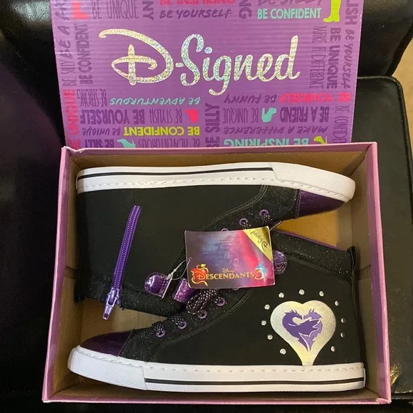 Disney Signed Descendants High Top Sneakers Girls size 5 Purple and Black Shoes
