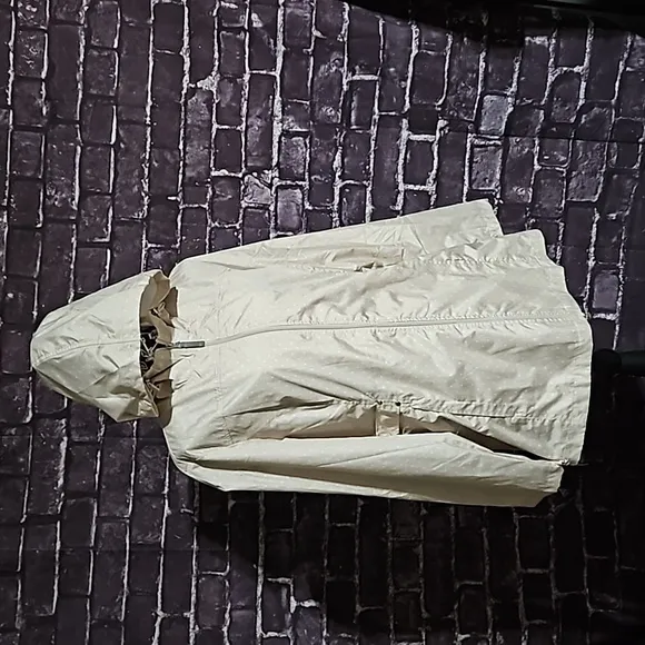 Jones of 🎄 New York lightweight hooded cream &amp; white polka dot rain jacket NWT