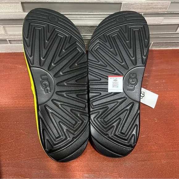 New with box UGG slide sandal size 8 cool design n logo