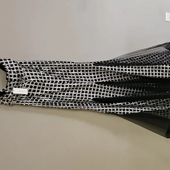 SHOWSTOPPER  NWT BLACK DRESS WITH FULL SILVER SEQUINS IN CROSS, SQUARE DESIGN XL