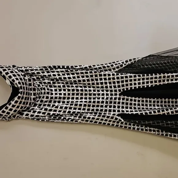 SHOWSTOPPER  NWT BLACK DRESS WITH FULL SILVER SEQUINS IN CROSS, SQUARE DESIGN XL