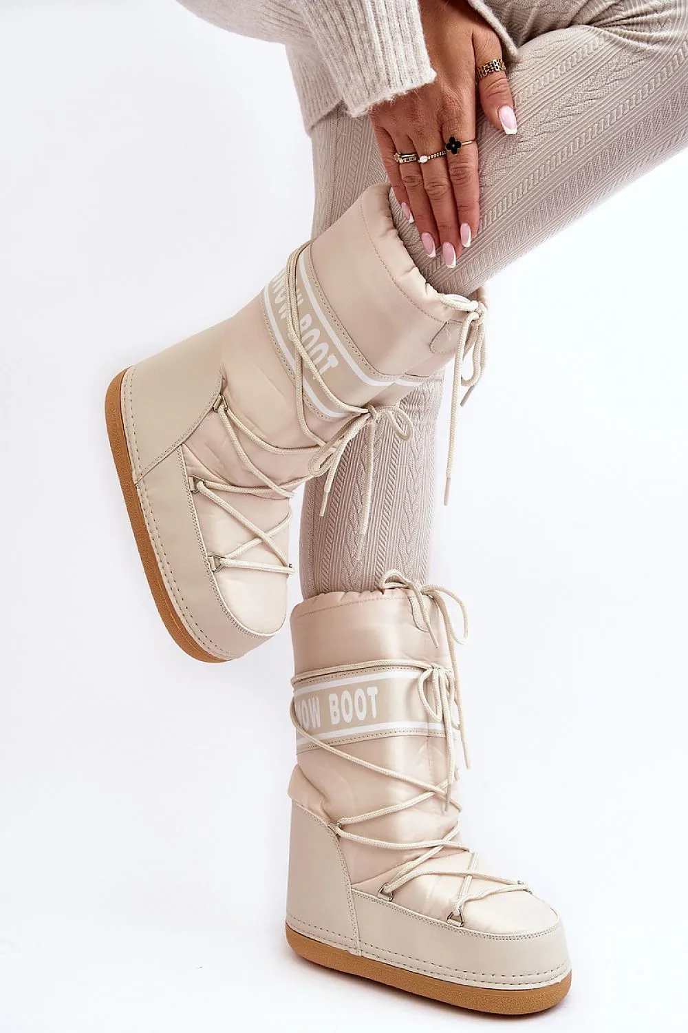 Snow boots