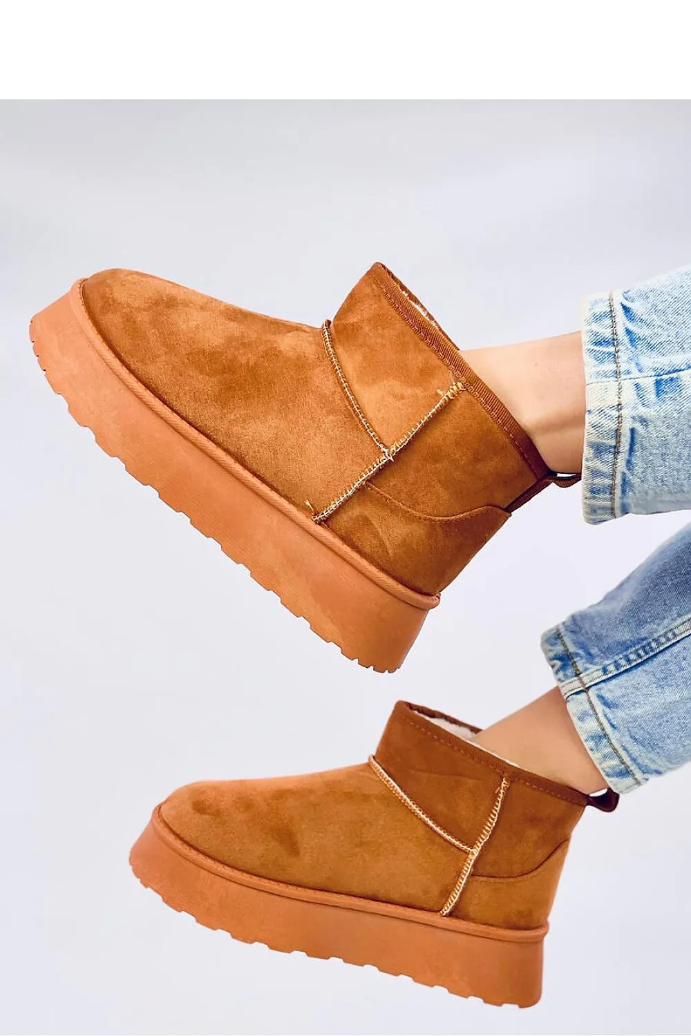 Snow boots