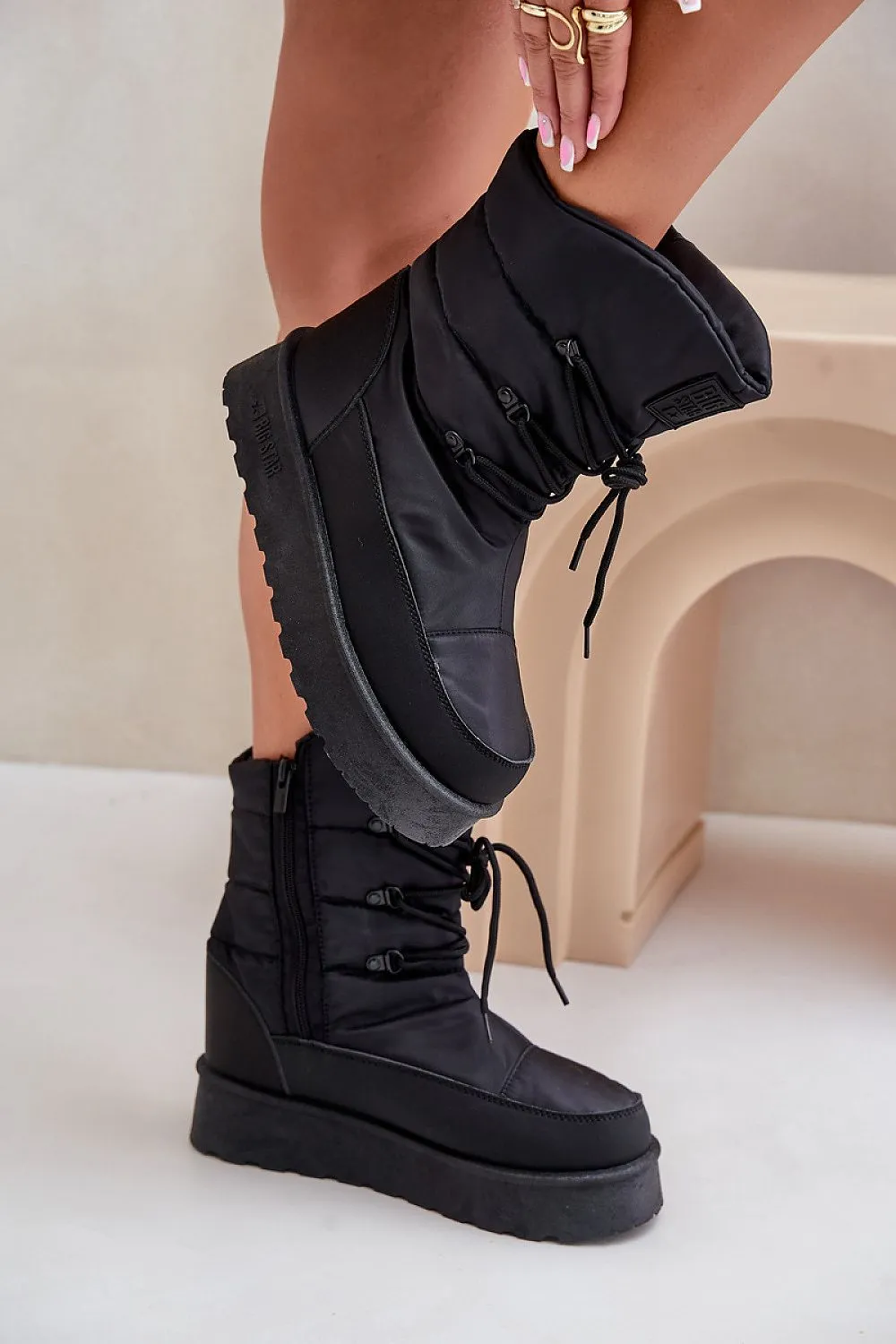 Snow boots