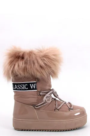 Snow boots