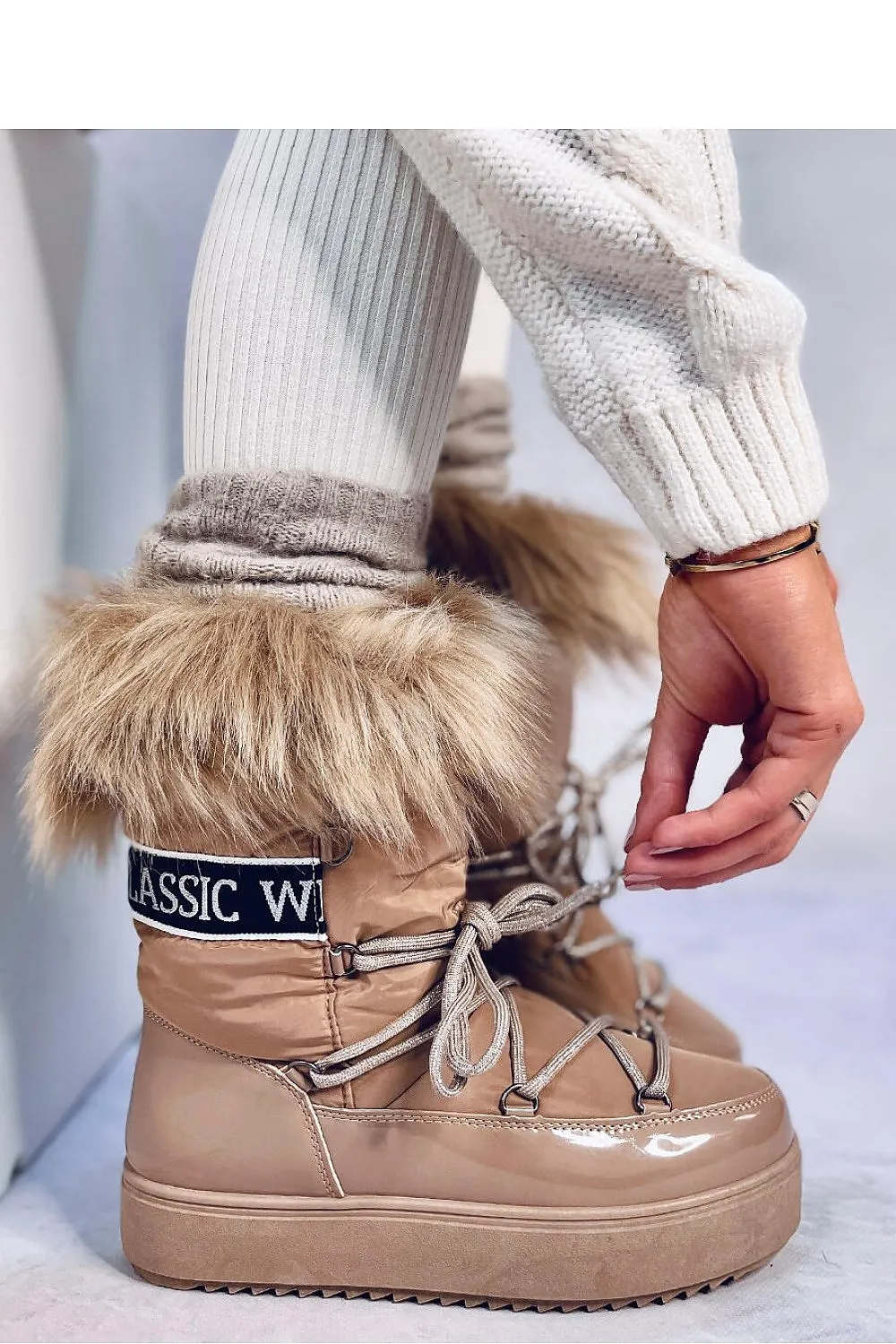 Snow boots