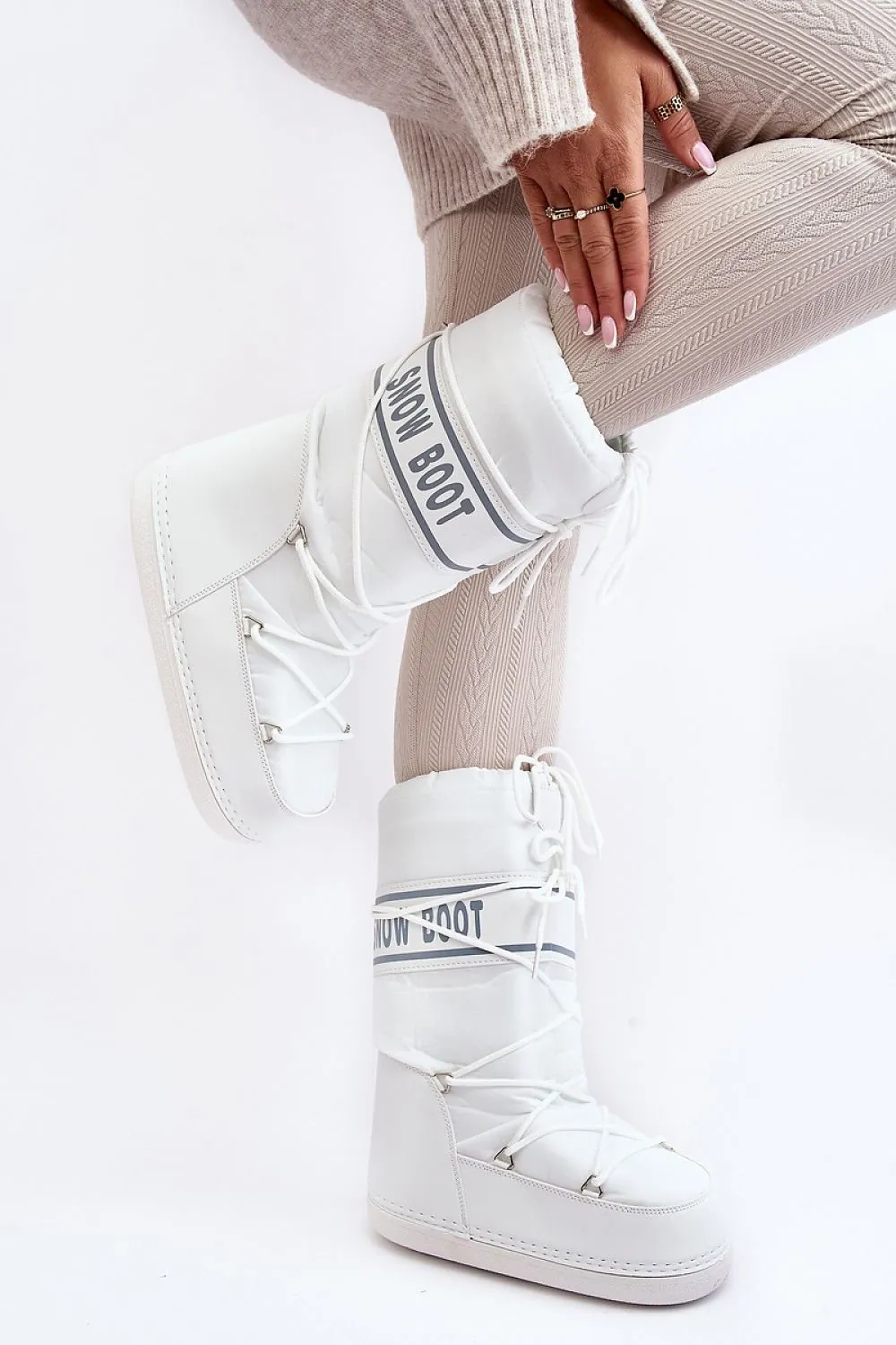 Snow boots