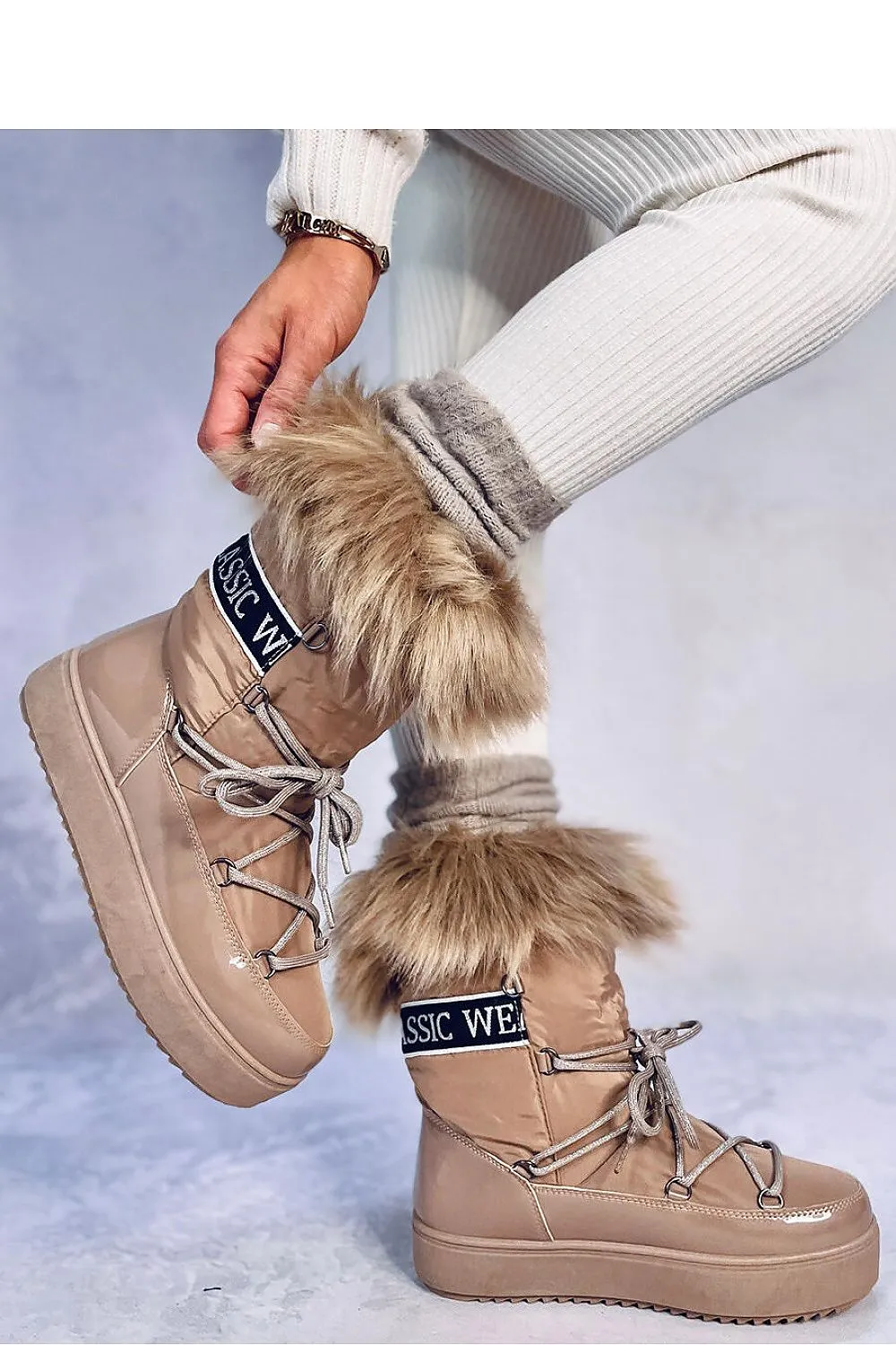 Snow boots