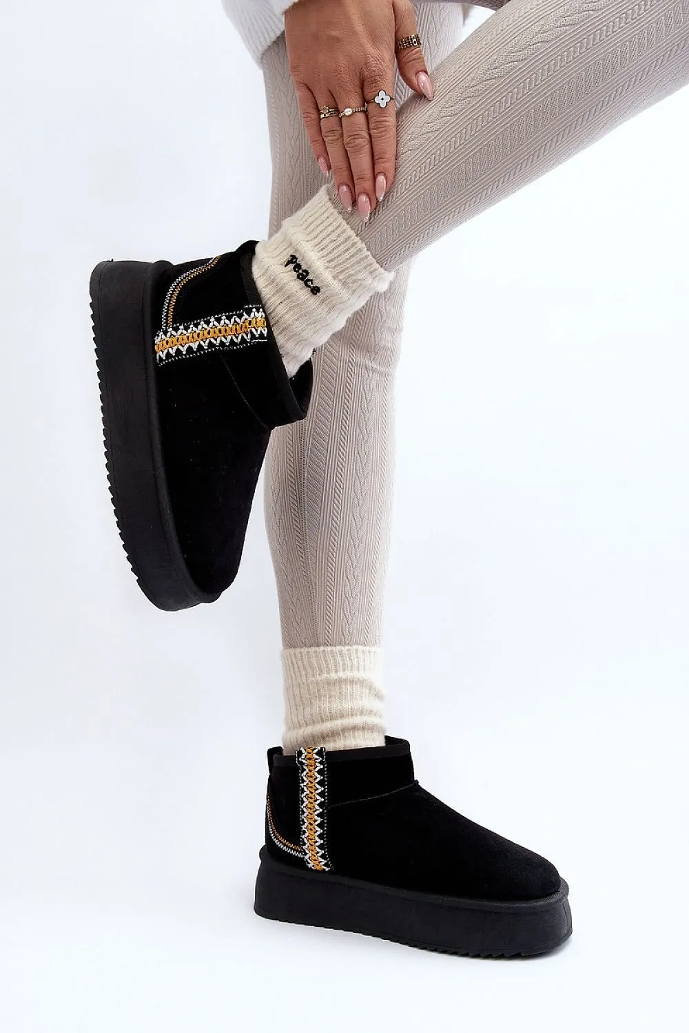 Snow boots