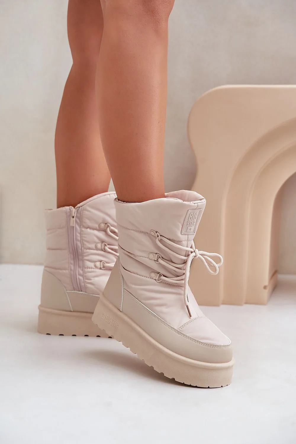 Snow boots