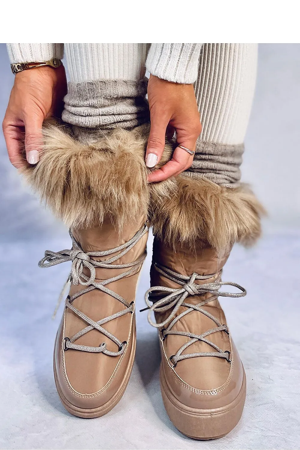 Snow boots