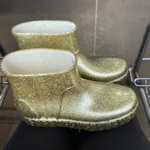 UGG ankle rain boots Size 9 . Like new Great for walking in the rain. Go…