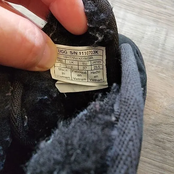 UGG Neumel II graphic black size 5