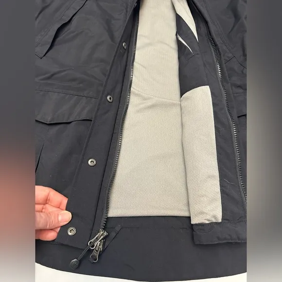 Women’s Carhartt Rain Defender Jacket Size Large Black