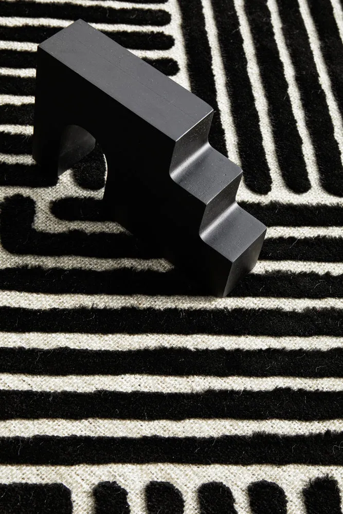 York Cindy Black & Gold Runner Rug